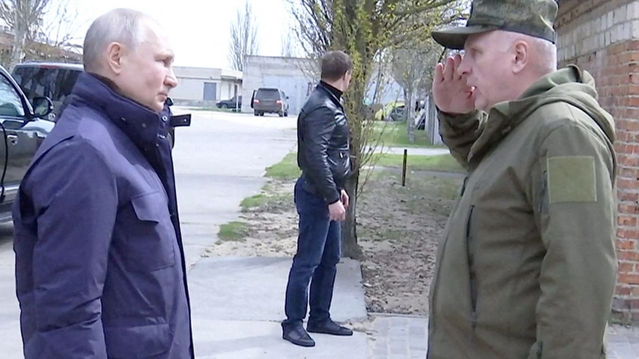 Russian President Vladimir Putin listens to Colonel General Oleg Makarevich, commander of the Dnieper Group of Forces, during his visit to the headquarters of the "Dnieper" army group in the Kherson Region, Russian-controlled Ukraine. Credit: Kremlin.ru/Handout via Reuters Photo