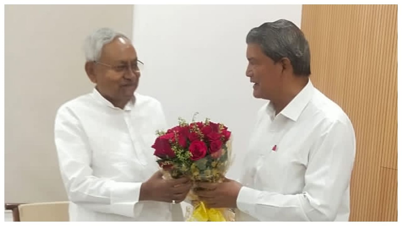 Congress leader Harish Rawat meets Bihar chief minister Nitish Kumar. Credit: Twitter/@harishrawatcmuk