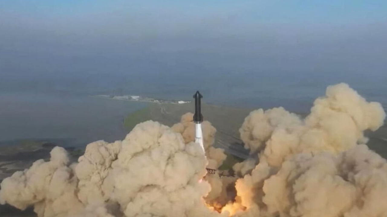 SpaceX Starship during liftoff. Credit: AFP Photo/ SpaceX