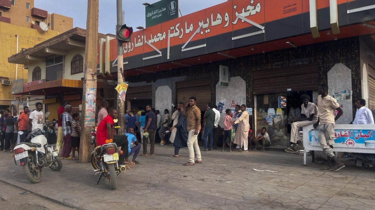 People gather to get bread during clashes between the paramilitary Rapid Support Forces and the army in Khartoum, Sudan April 18, 2023. Credit: Reuters Photo