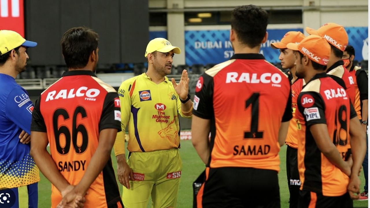 After the Super Kings defeated the Sunrisers Hyderabad on Saturday, Dhoni was seen chatting with the youngsters of the Hyderabad franchise. Credit: Twitter/@joybhattacharj