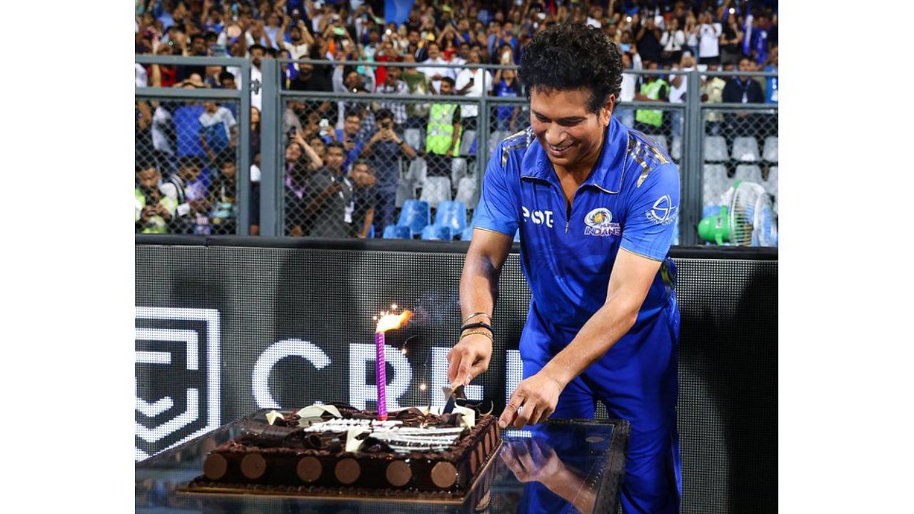 Sachin tendulkar cuts a cake for his birthday at the wankhede stadium. Credit: Twitter / @Mumbai Indians