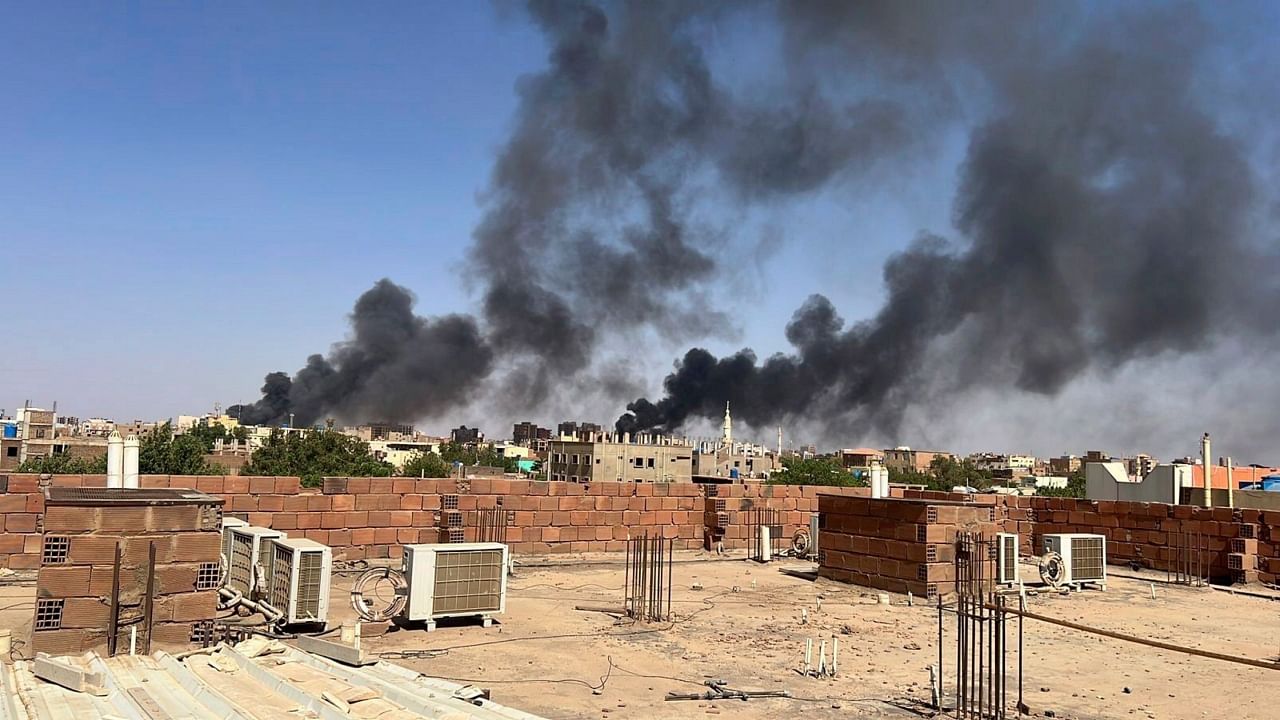 Smoke fills the sky in Khartoum, Sudan, near the Doha International Hospital on April 21, 2023. Credit: AP/PTI Photo