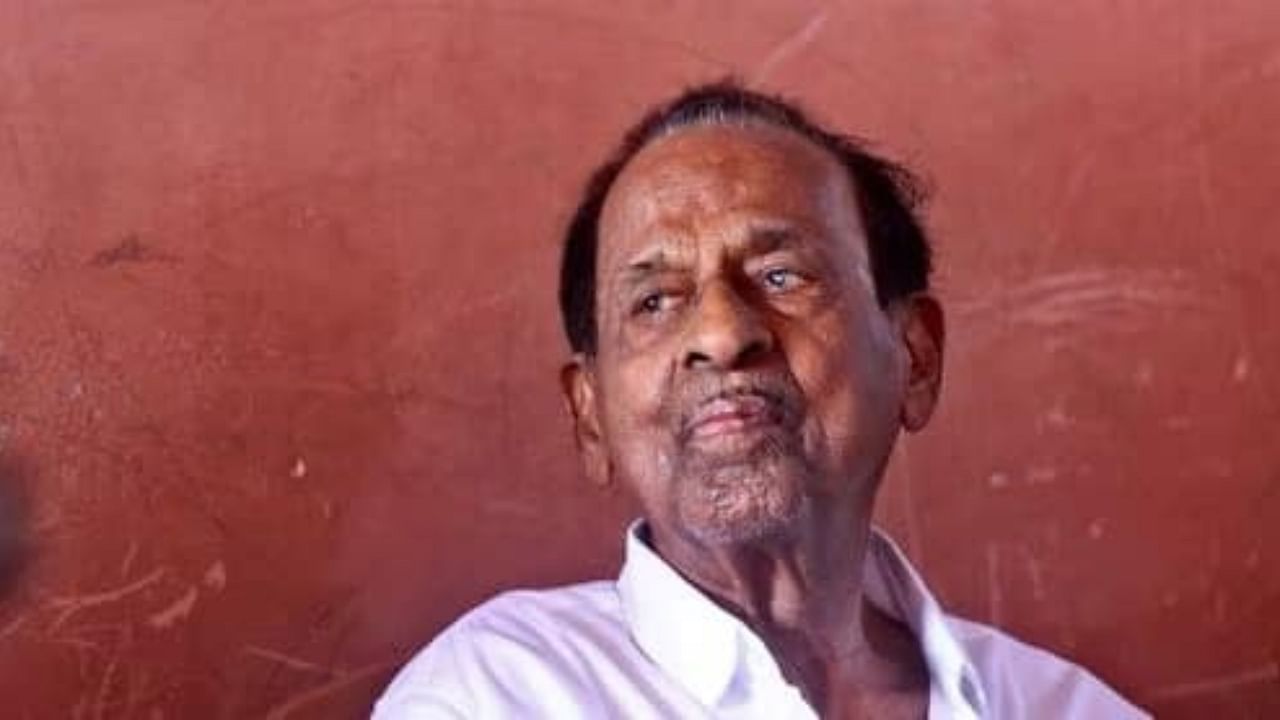 Sankaran, who was born in 1924, trained under noted circus artist Keeleri Kunhikannan for three years and later joined the military and retired after the Second World War. Credit: Facebook/Pinarayi Vijayan