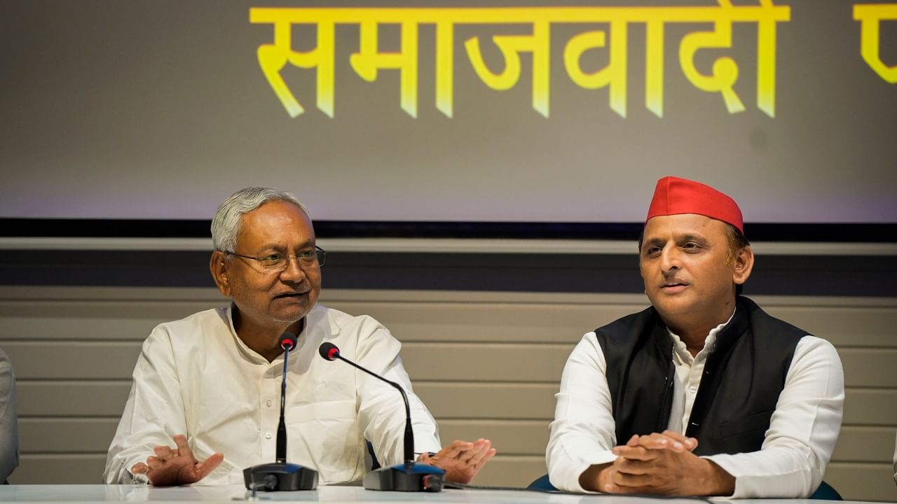 Samajwadi Party Chief Akhilesh Yadav with Bihar Chief Minister Nitish Kumar during a joint press conference. Credit: PTI Photo