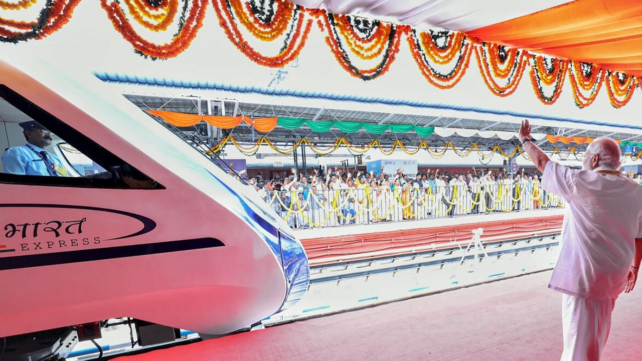 PM Modi at the flagging off ceremony of Kerala’s first Vande Bharat Express between Thiruvananthapuram and Kasargod. Credit: PTI Photo