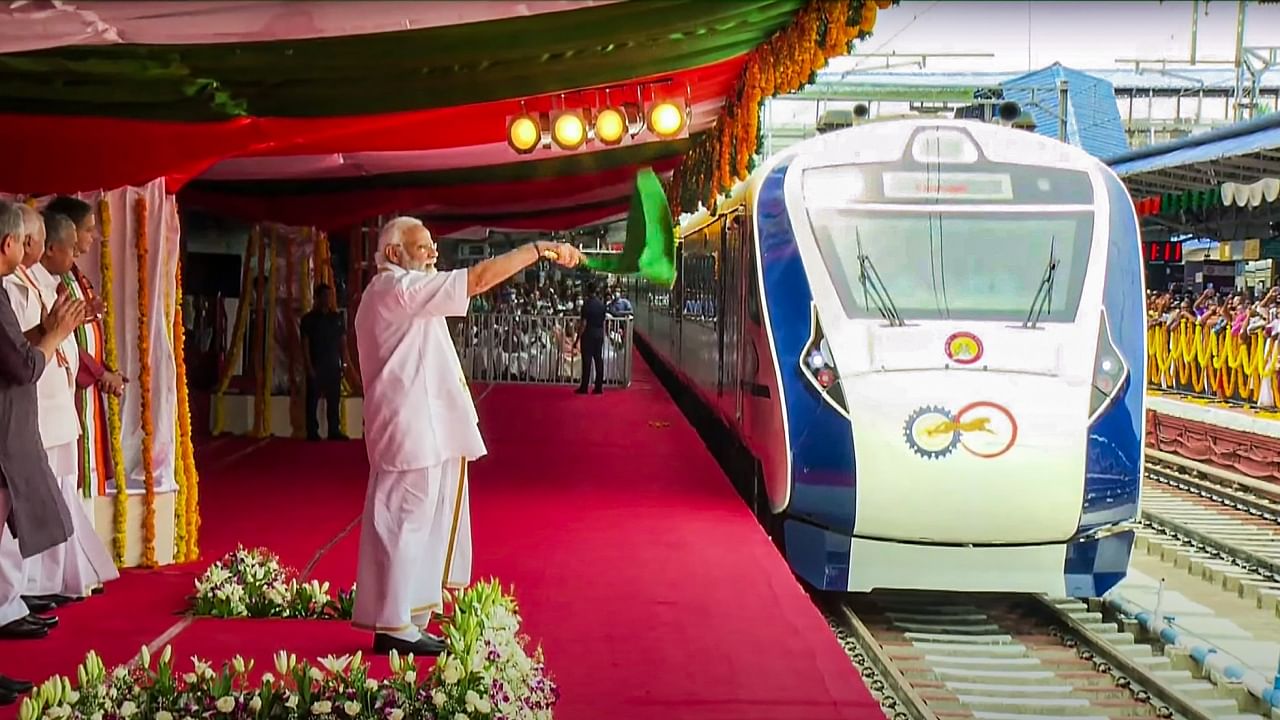 Prime Minister Narendra Modi flags off the Thiruvananthapuram Central-Kasaragod Vande Bharat Express train during a ceremony, in Thiruvananthapuram, Tuesday, April 25, 2023. Credit: PTI Photo