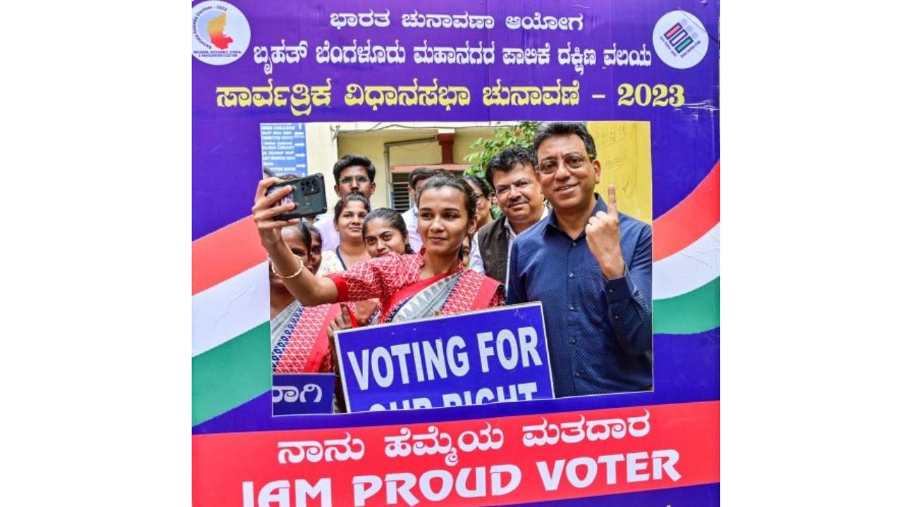 Tushar Girinath, district electoral officer and BBMP chief commissioner, spoke at a voter awareness event at Vijaya College, Bengaluru, on Monday. He urged young voters to go out and get inked on May 10. Credit: DH Photo/Prashanth H G