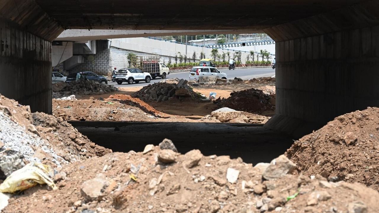 The railway underbridge placed in Okalipuram on Wednesday. Credit: DH PHOTO/PUSHKAR V