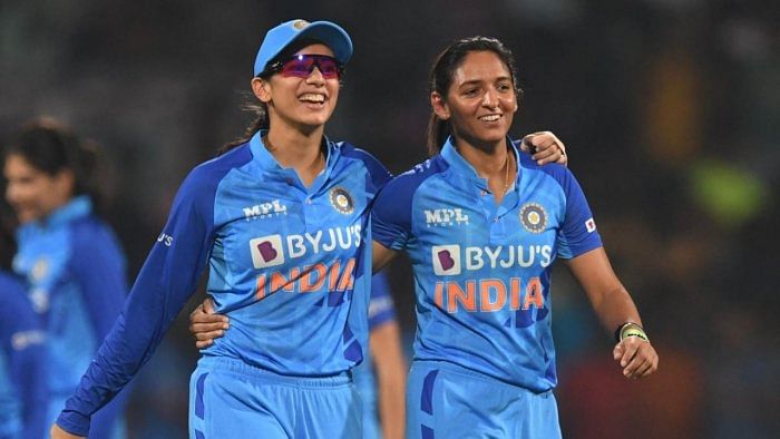 India cricketers Smriti Mandhana (L) and Harmanpreet Kaur. Credit: AFP Photo