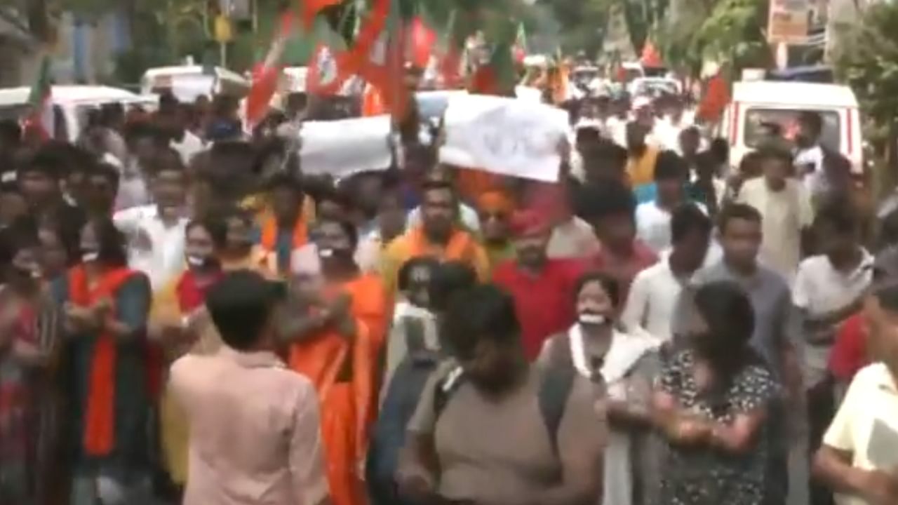 Video screengrab of BJYM marching to the Raj Bhavan in Kolkata. Credit: Twitter/@amitmalviya