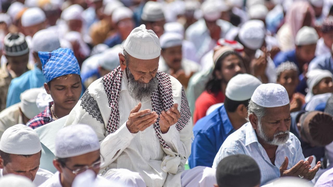 Sub-Inspector Brijesh Kumar, who lodged an FIR in Kanpur's Babupurwa, said it had been decided during a peace committee meeting that prayers would only be offered inside the Eidgah and those who could not offer prayers due to congestion would do so in the second shift that the police were to arrange. Credit: DH File Photo