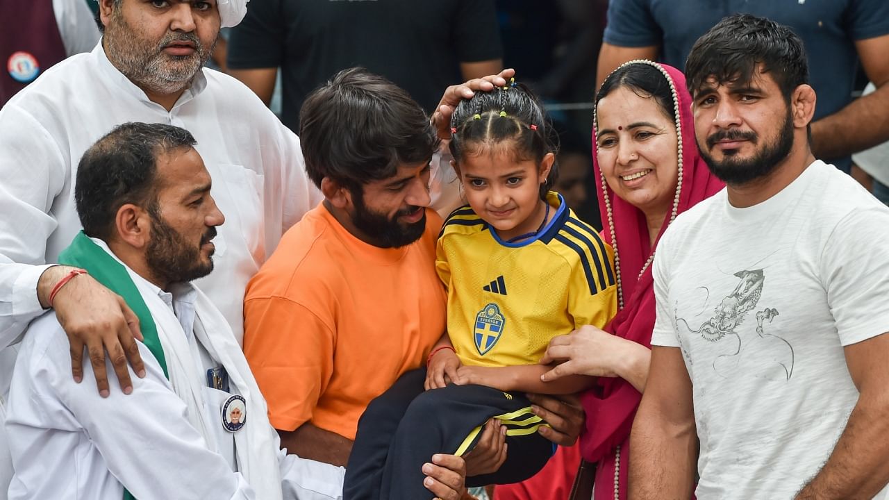 Wrestler Bajrang Punia with a budding athlete from Hisar during wrestlers' protest at Jantar Mantar, in New Delhi, Sunday, April 30, 2023. Credit: PTI Photo