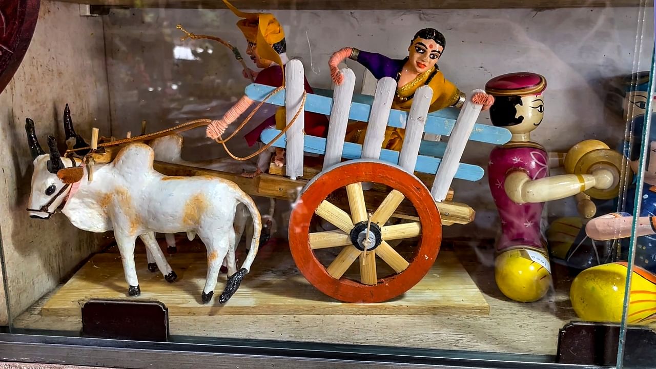 Wooden toys, made by craftspersons from the Sawantwadi area, in Sindhudurg district, Maharashtra. Credit: PTI Photo