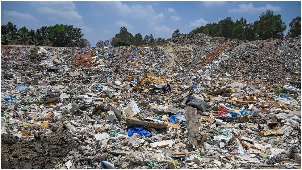 Residents allege that over the past six months, either the BBMP or an unidentified private entity has been dumping truckloads of garbage. Credit: Special Arrangement