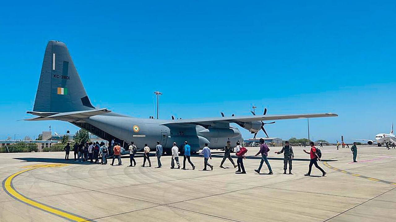 Indian nationals board an IAF C-130J aircraft, departing from Port Sudan as part of evacuation operations under Operation Kaveri. Credit: PTI Photo