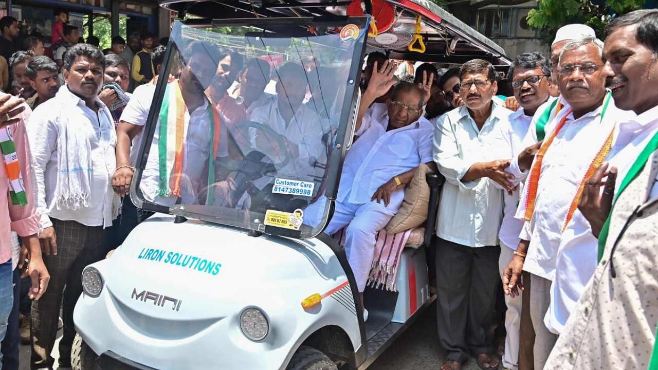 At 92, Shamanur Shivashankarappa, the Congress candidate from Davangere South is the oldest candidate contesting the election. Credit: DH Photo