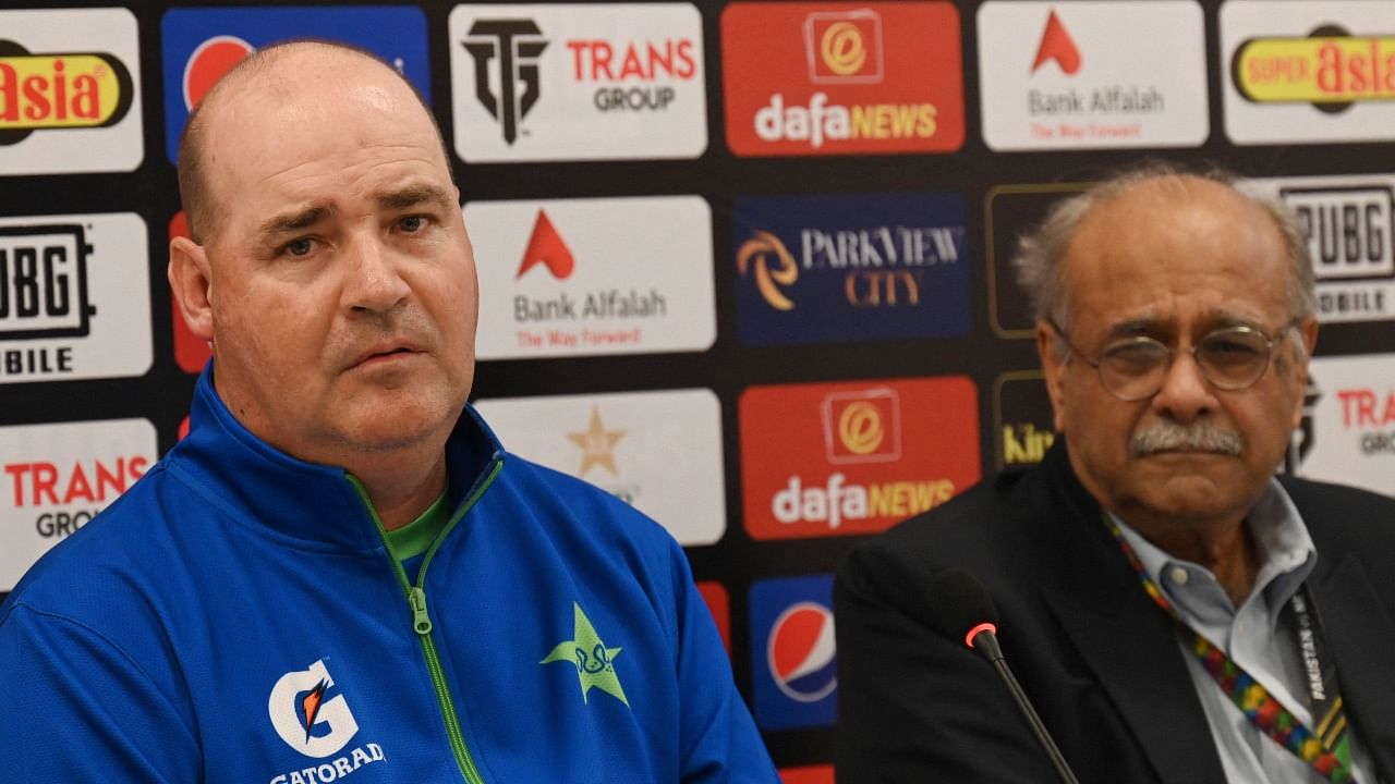Pakistan's team director Mickey Arthur (L) and Pakistan Cricket Board's management committee chairman Najam Sethi. Credit: AFP Photo