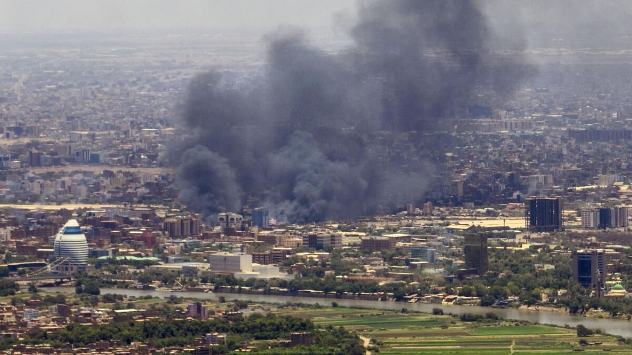 Smoke billows during fighting in the Sudanese capital Khartoum. Credit: AFP Photo