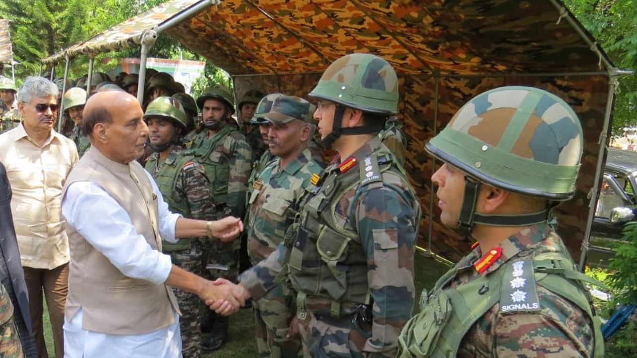 Singh reached Ace of Spades Division headquarters in Rajouri after a brief stopover in Jammu. Credit: Twitter/@rajnathsingh