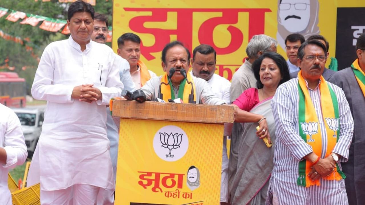 The BJP has said the campaign is aimed at exposing Kejriwal's "lies and U-turns" over the past 8 years. Credit: Twitter/@drharshvardhan