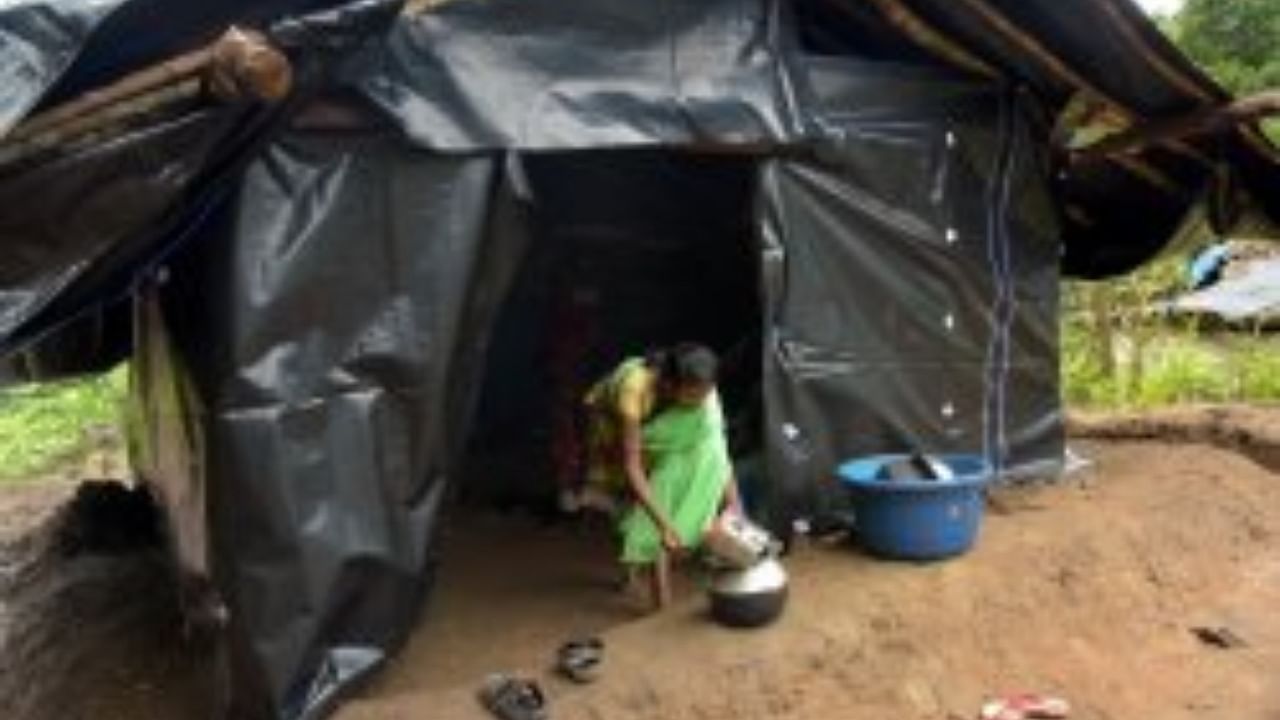 A new hut built by the tribals, after the flood, at Jungle hadi, near Thithimathi, Edathore, Virajpete Taluk, Madikeri District on Friday. Photo/ B H Shivakumar