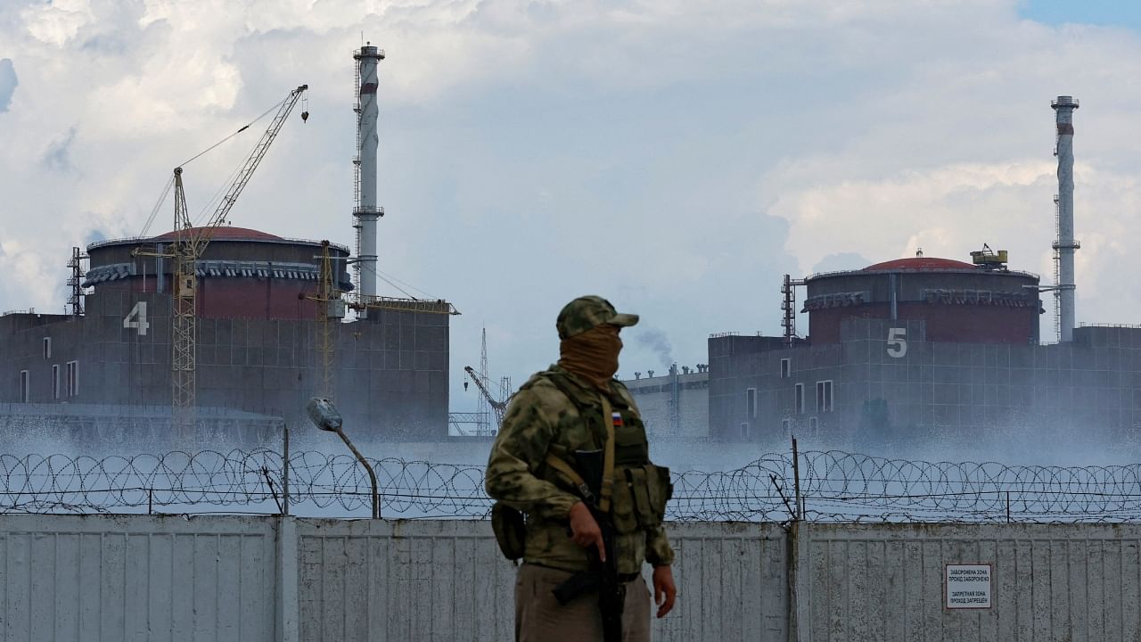 A serviceman with a Russian flag on his uniform stands guard near the Zaporizhzhia Nuclear Power Plant in the course of Ukraine-Russia conflict outside the Russian-controlled city of Enerhodar in the Zaporizhzhia region, Ukraine August 4, 2022. Credit: Reuters File Photo