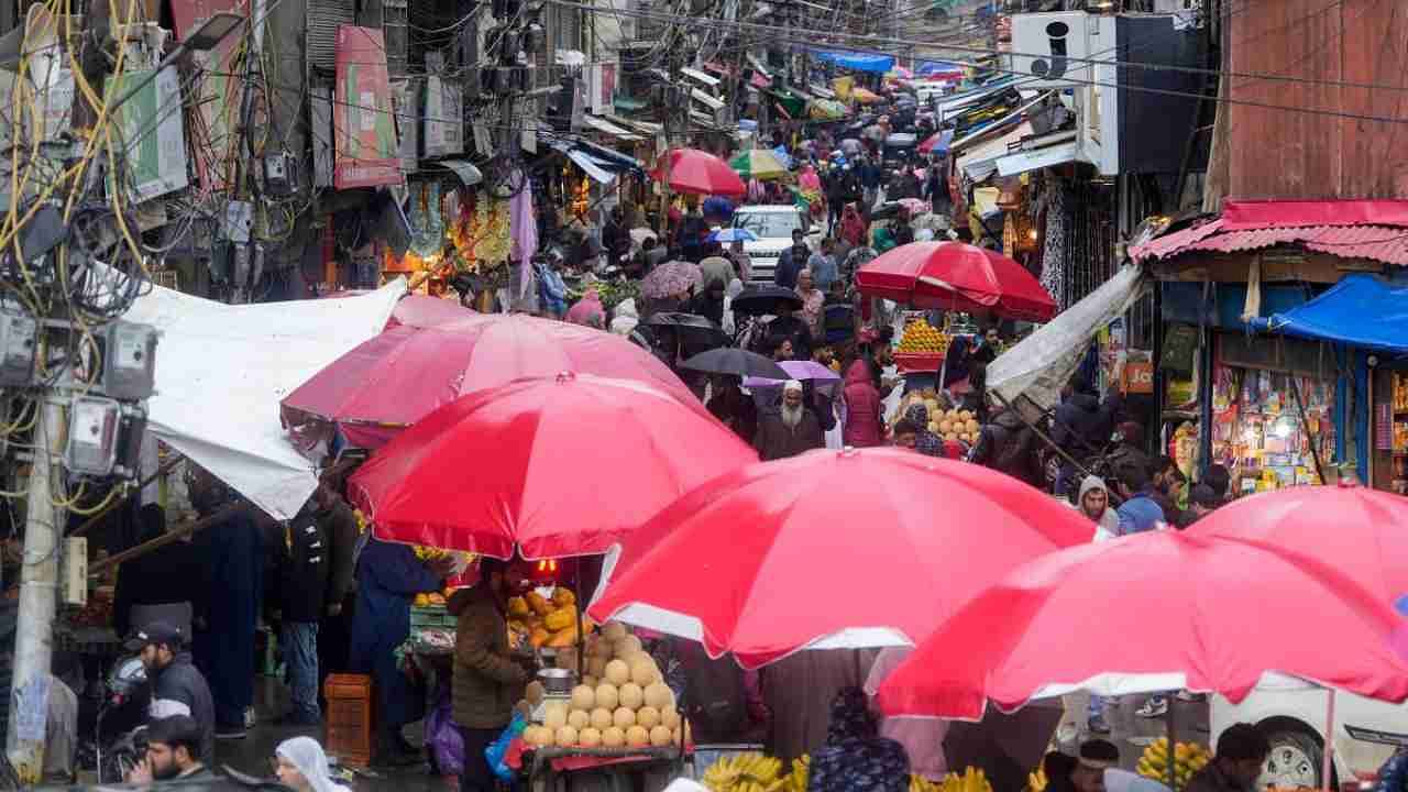 People busy in Eid shopping at a market despite rains in Srinagar, Wednesday, April 19, 2023. Srinagar and other parts of the Valley witnessed snowfall in higher reaches and incessant rains since early morning, which disrupted normal activities, especially Eid shopping. Credit: PTI Photo