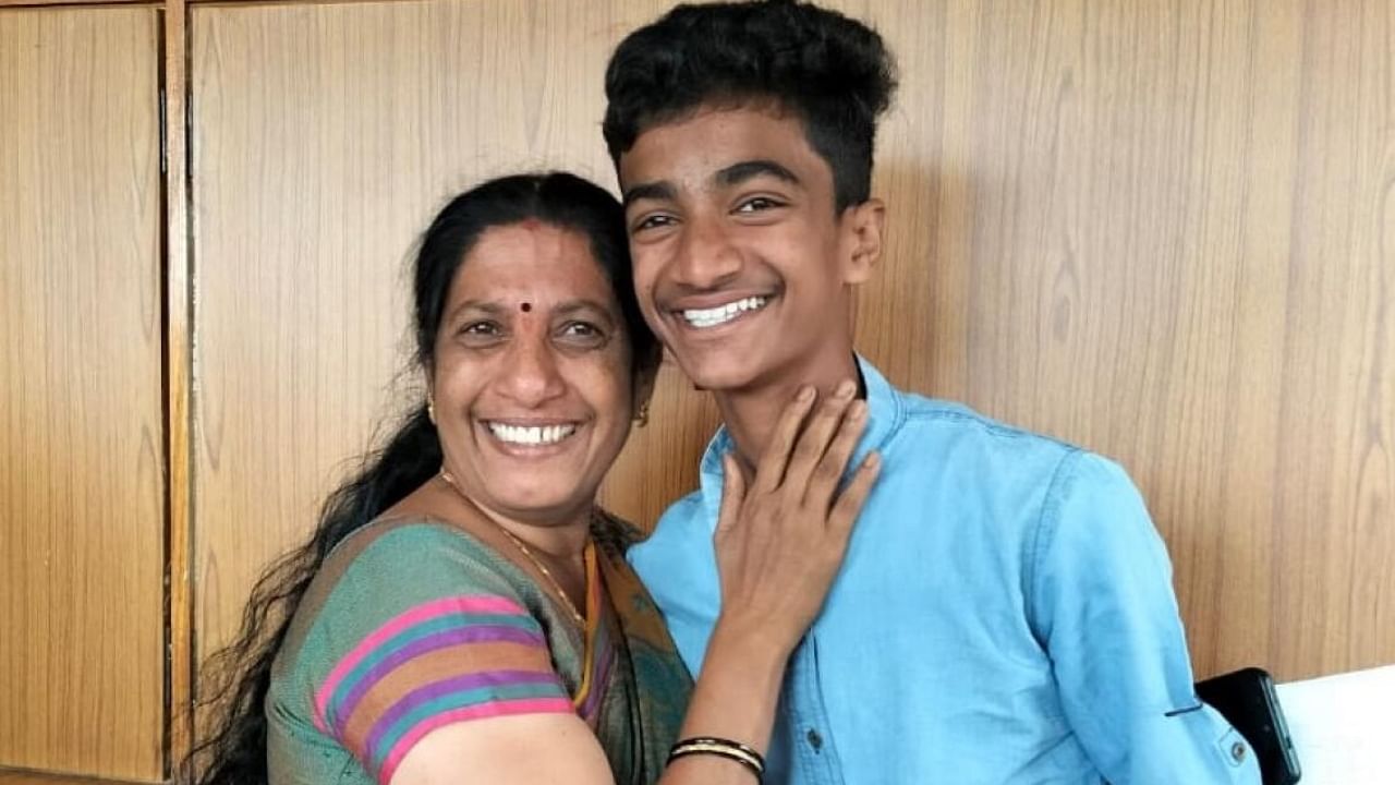 N Yashas Gowda with his mother. Credit: Special Arrangement