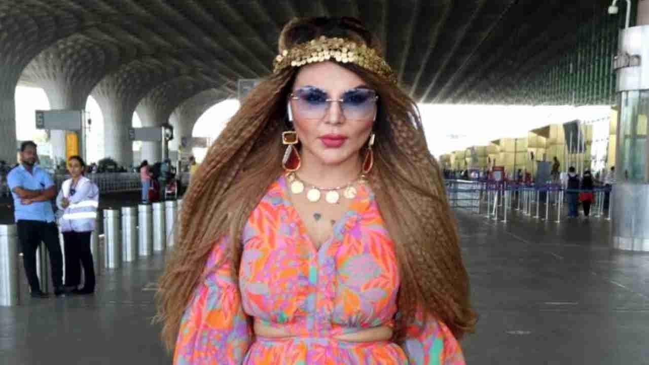 Actress Rakhi Sawant poses for a photo after being spotted at Airport, in Mumbai, on Wednesday, April, 05, 2023. Credit: IANS Photo