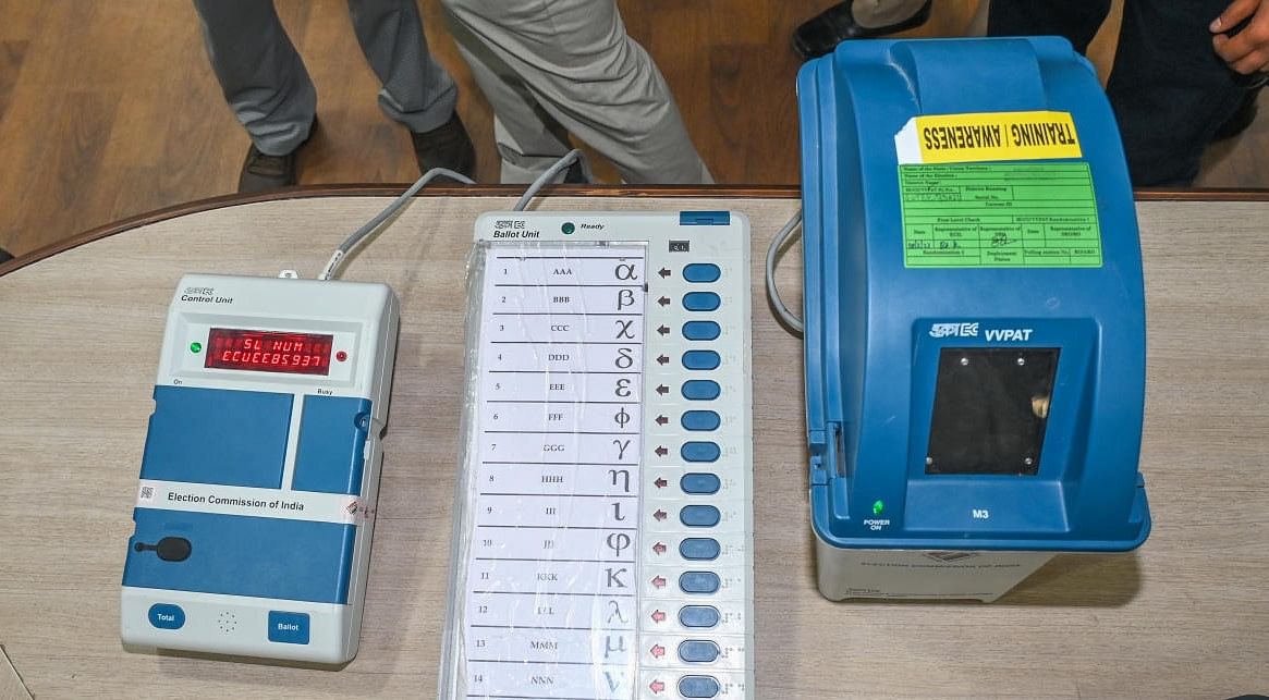 EVM and VVPT displayed for media. Credit: DH Photo/ S K Dinesh