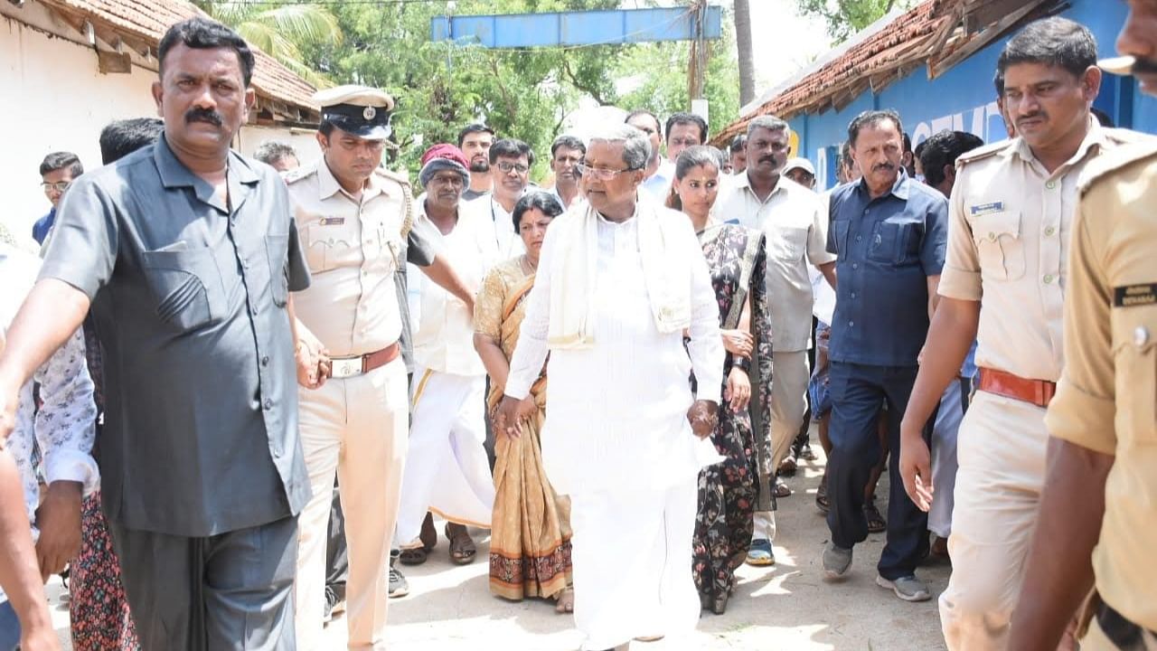 Siddaramaiah in Varuna to cast his vote. Credit: Special Arrangement