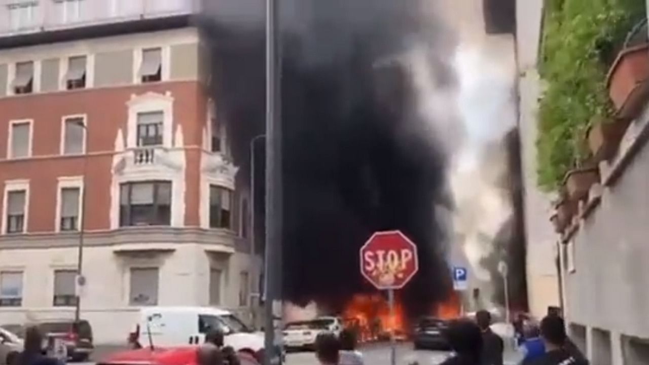 SkyTG24 broadcast footage from the Milan's Porta Romana neighborhood, showing high plumes of black smoke and firefighters on the scene. Credit: Twitter/@Elmr_Fudd_again