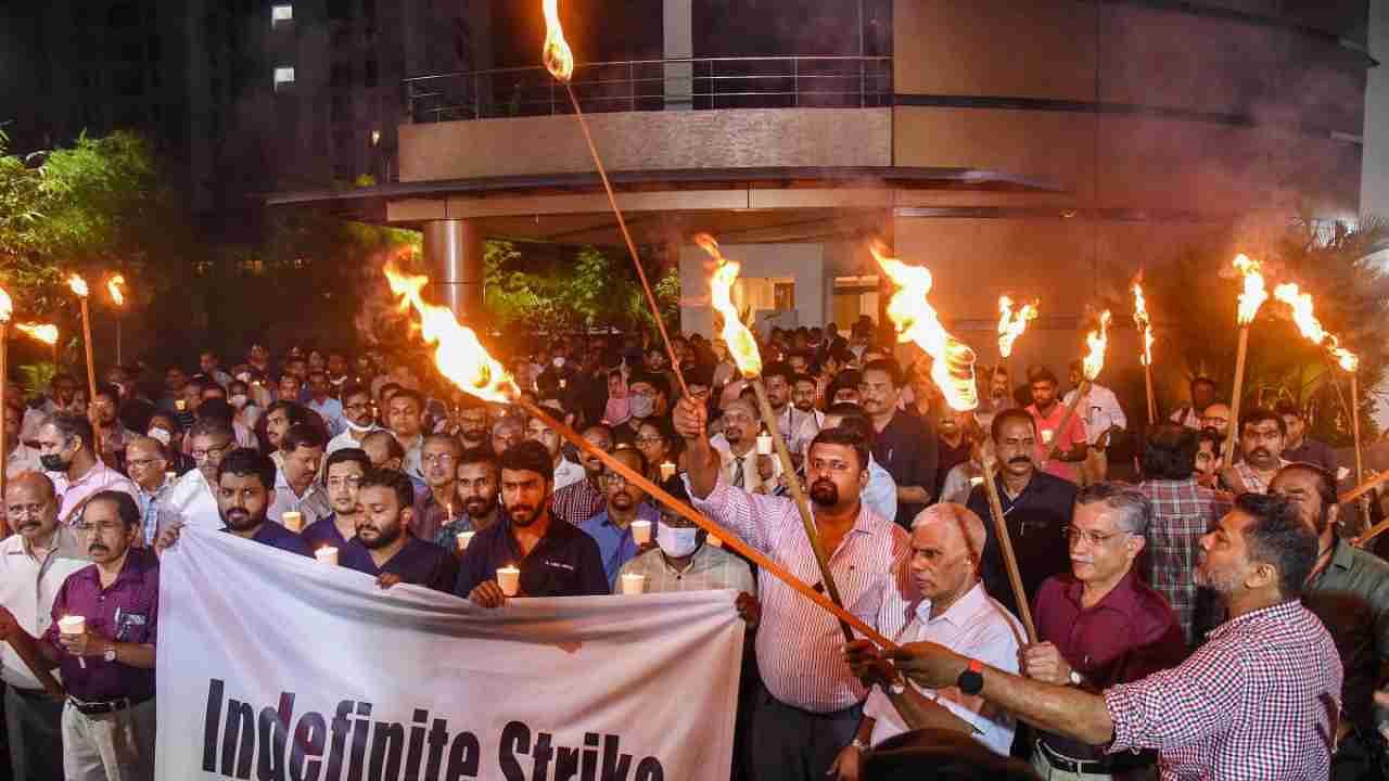 Kochi: Health workers during their protest against the killing of a female doctor, in Kochi, Wednesday, May 10, 2023. The young medic was stabbed to death by a patient at a hospital in the Kottarakkara area of Kollam district. Credit: PTI Photo