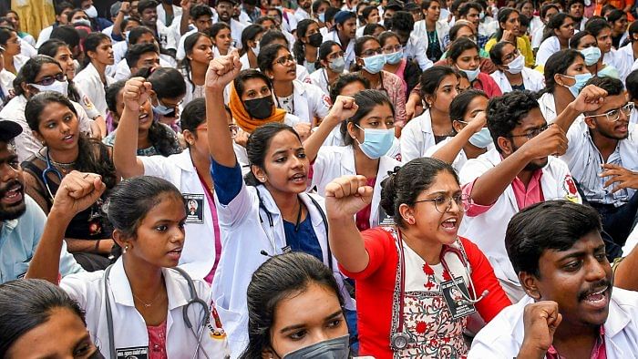 Doctors and medical students raise slogans during their protest in front of the State Secretariat against the killing of a female house surgeon Vandana Das. Credit: PTI File Photo