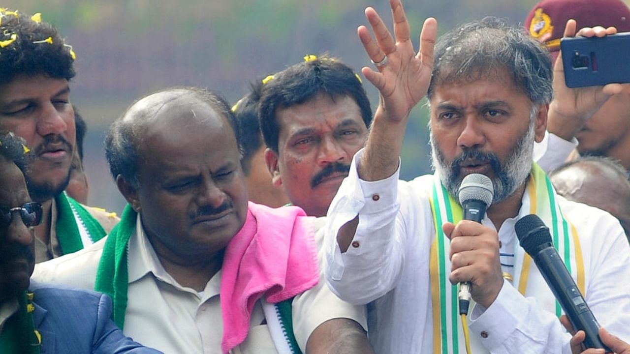 File photo of Tanveer Ahmed Ullah and HD Kumaraswamy. Credit: DH Photo 