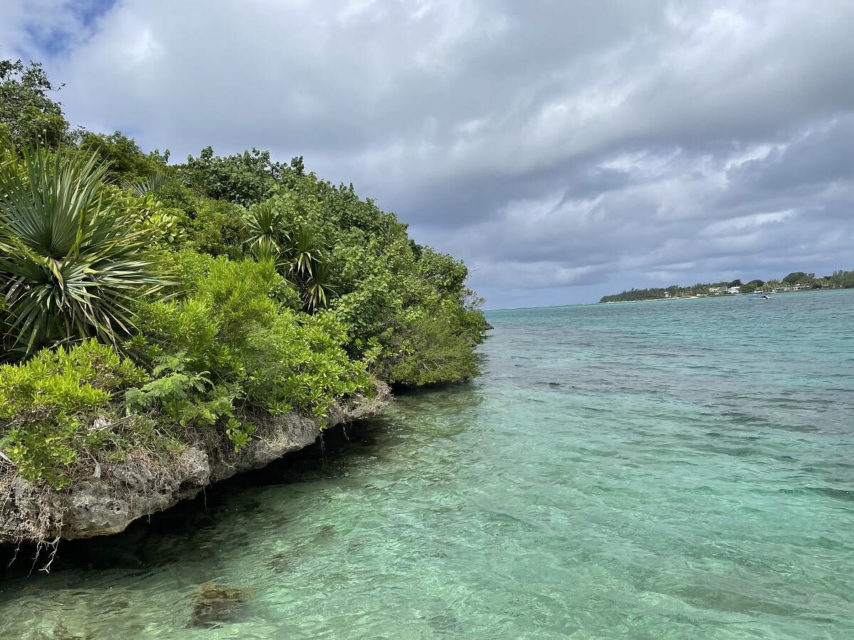 The turquoise waters of Ile aux Aigrettes. PHOTOS BY AUTHOR