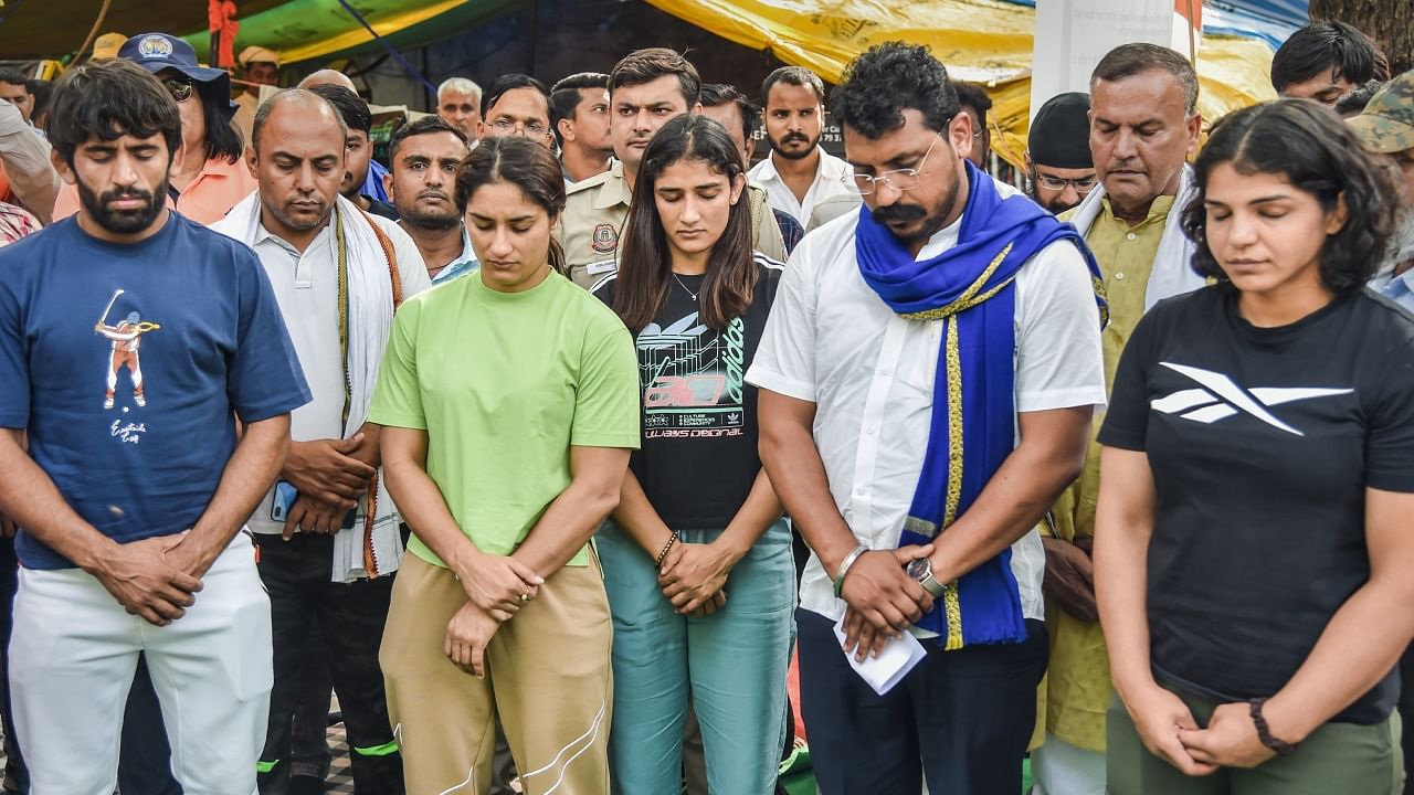 Bhim Army chief Chandra Shekhar Azad and wrestlers Bajrang Punia, Vinesh Phogat, Sakshi Malik and Sangeeta Phogat pay homage to Mahendra Singh Tikait during the wrestlers' protest against Wrestling Federation of India (WFI) chief Brij Bhushan Sharan Singh, at Jantar Mantar in New Delhi, Monday, May 15, 2023. Credit: PTI Photo