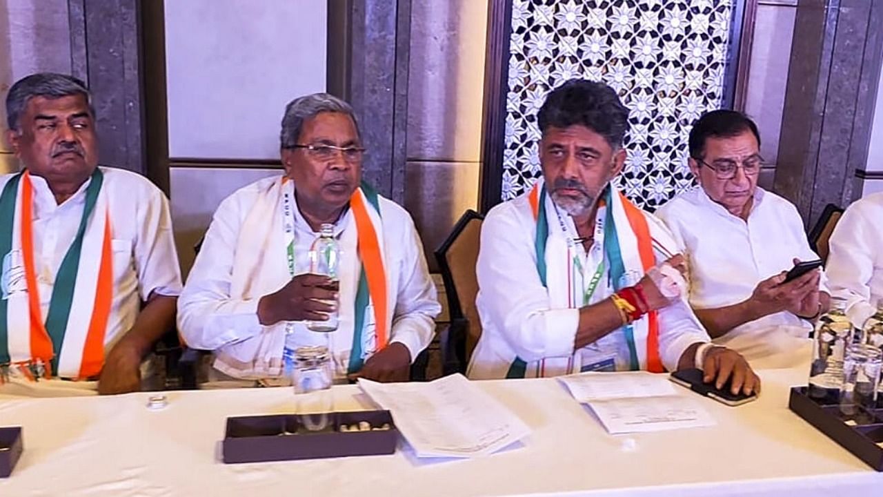 Senior Congress leaders Siddaramaiah, D.K. Shivakumar and others during the Congress Legislature Party (CLP) meeting, in Bengaluru. credit: PTI Photo