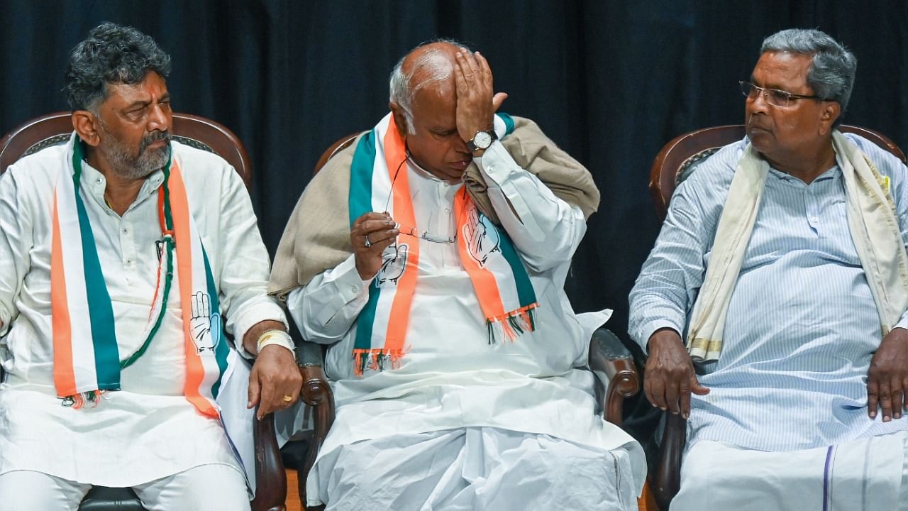 Congress President Mallikarjun Kharge with former Karnataka CM Siddaramaiah and Karnataka Congress President D K Shivakumar. Credit: BH Shivakumar/DH Photo  