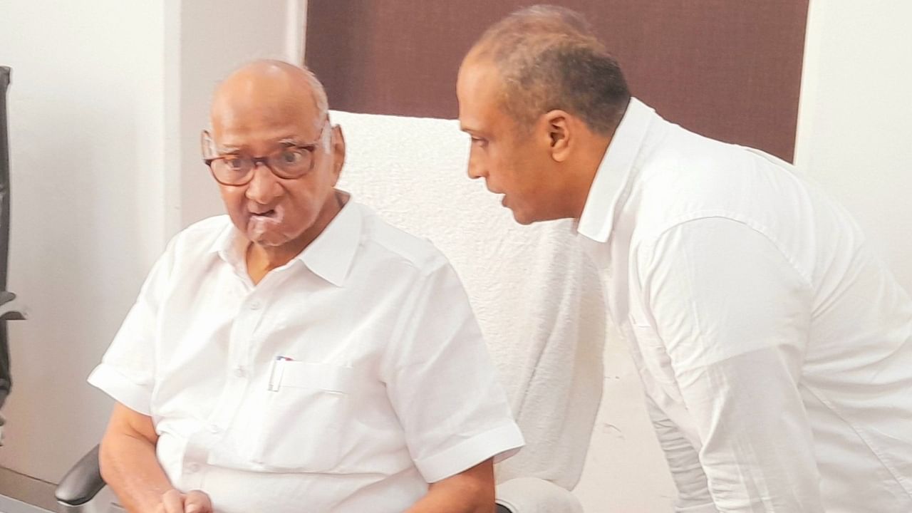 <div class="paragraphs"><p>NCP supremo Sharad Pawar (L) and spokesperson Clyde Crasto (R). </p></div>