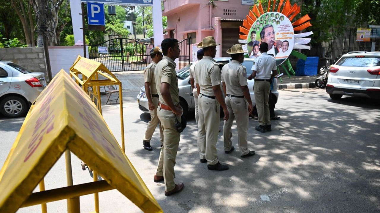 Police on Thursday barricaded the roads leading to Siddaramaiah's residence in Kumara Krupa after the AICC announced him as the chief minister. Credit: DH Photo/B K Janardhan