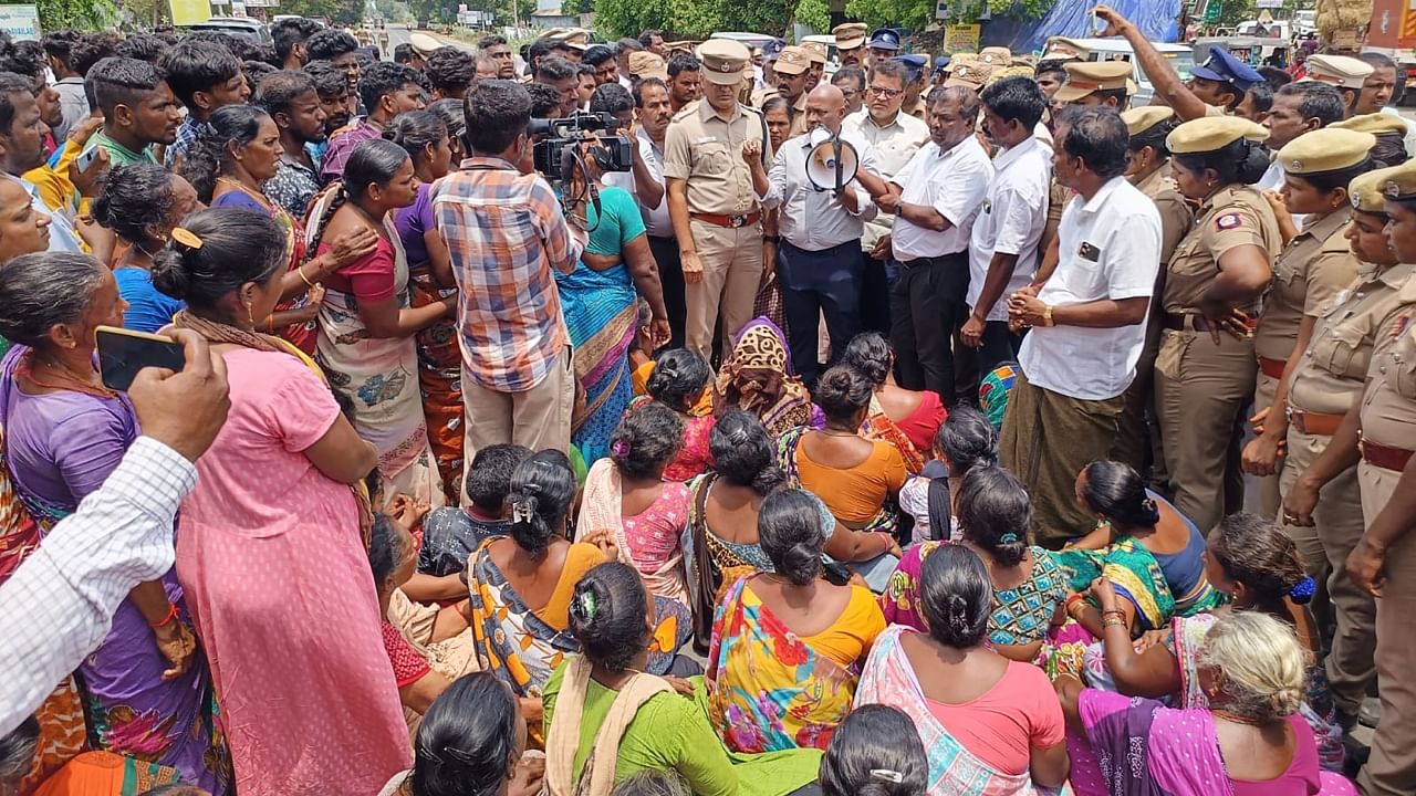 Villagers protest against hooch tragedy in Tamil Nadu. Credit: PTI File Photo