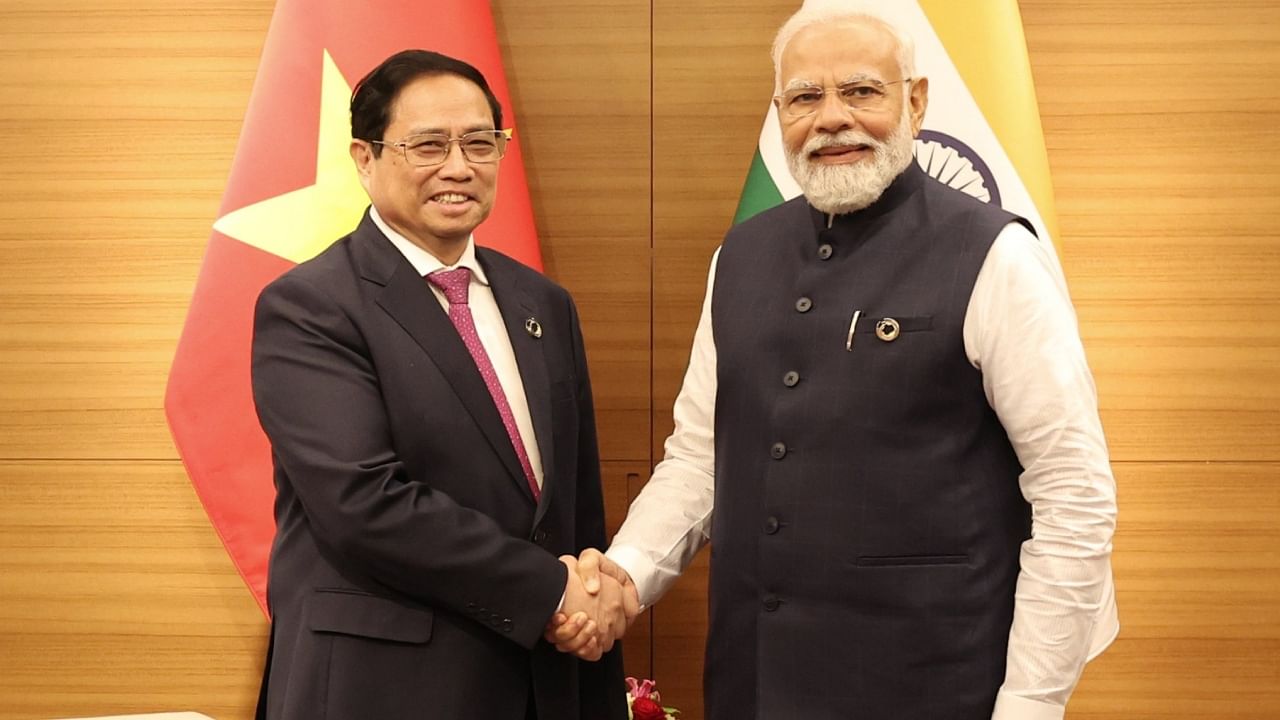 PM Modi holds wide-ranging talks with his Vietnamese counterpart Pham Minh Chinh. Credit: Twitter/@MEAIndia
