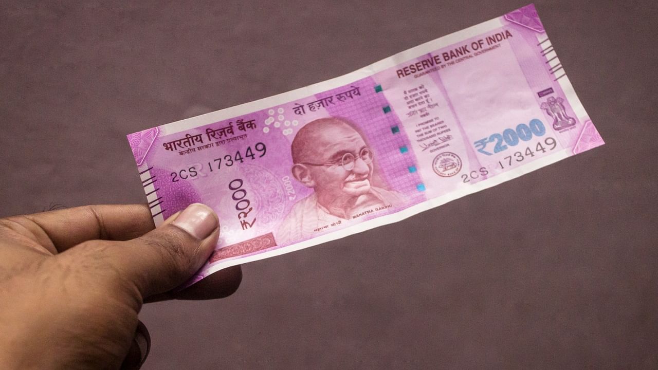 There are 181 crore Rs 2,000 notes currently in circulation. Credit: iStock Photo