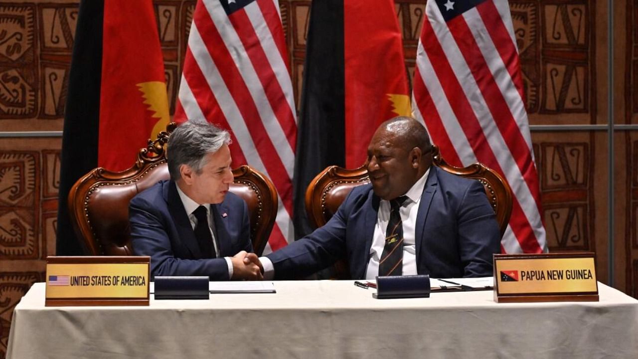 US Secretary of State Antony Blinken (L) and Papua New Guinea’s Defence Minister Win Bakri Daki (R) shake hands after signing a security agreement. Credit: AFP Photo