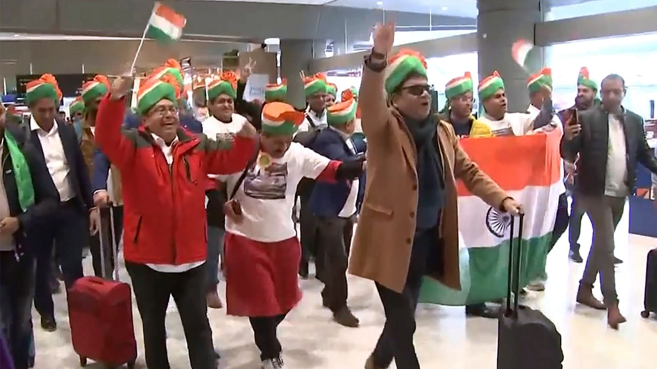 Hundreds of Indian Australians have arrived on a charter flight from Melbourne to Sydney to attend a community event for visiting Prime Minister Narendra Modi. Credit: Australian Broadcasting Corp. via AP/PTI