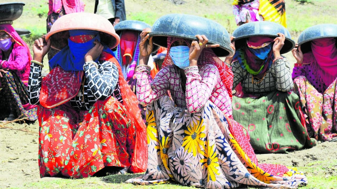 Labourers under MGNREGA sit under tagaris to protect themselves against the scorching sun. Credit: PTI File Photo