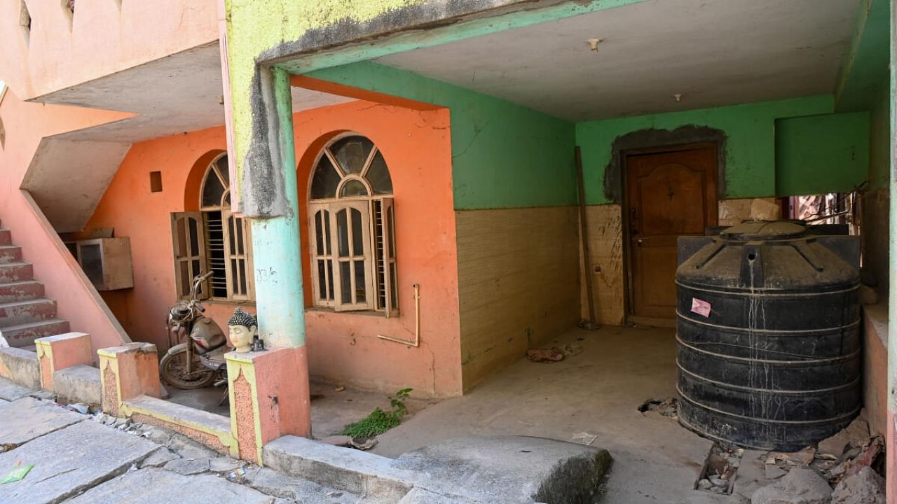 A vacant house at Rainbow Layout in Marathahalli in the city. The disastrous floods last year drove out many residents in the area. Credit: DH Photo