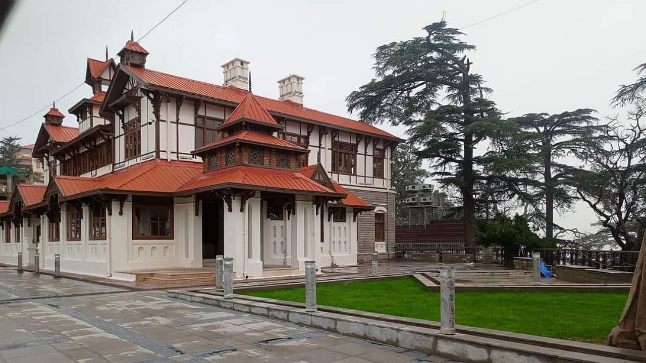 The 129-year-old heritage Bantony Castle was once the Summer Palace of the Maharaja of Sirmaur. Credit: Twitter/@Shimla_wala